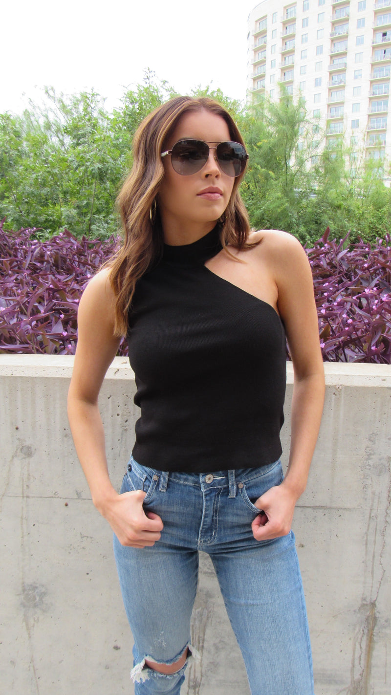 LINCOLN PARK MOCK NECK TOP- BLACK